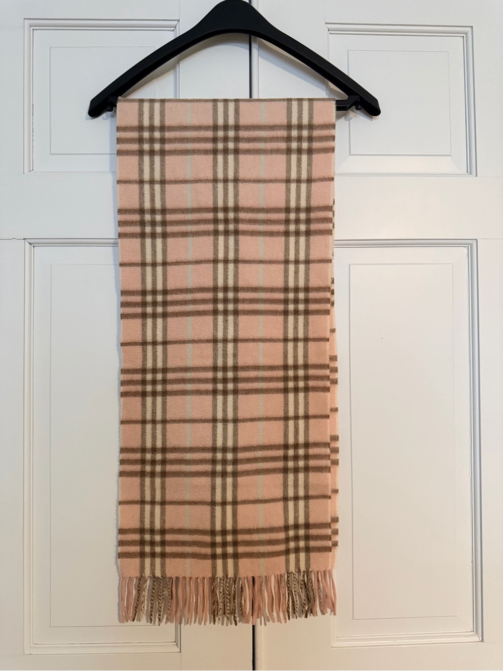 Authentic Burberry 100% cashmere pink plaid scarf with fridge - Picture 5 of 6